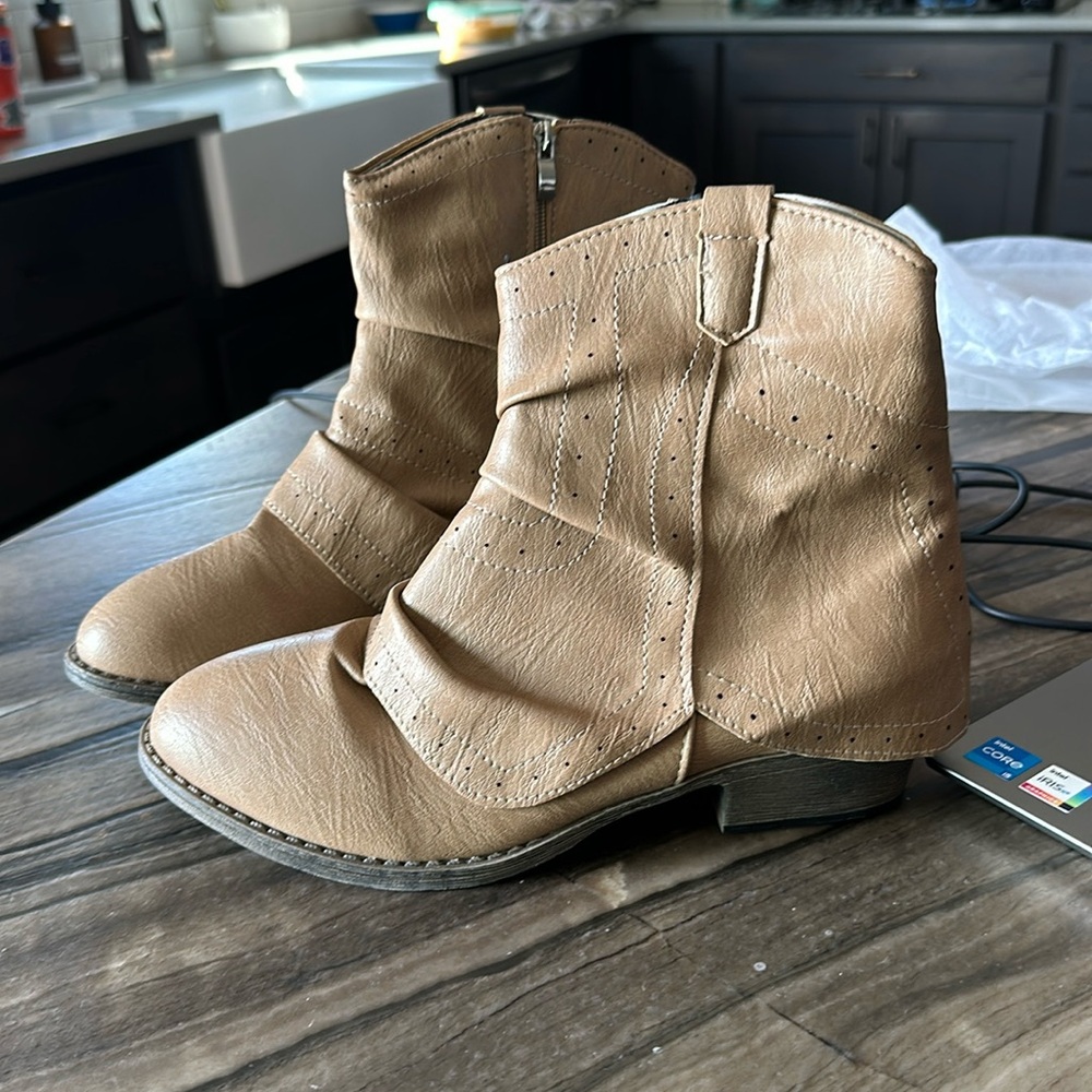 Never wore, good condition